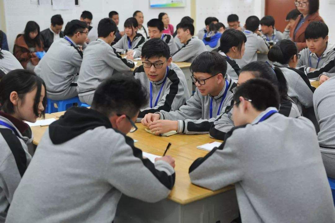 攀宇科技丨每盏灯都指引方向 ,每个选择都值得期待(图2) 攀宇科技丨每盏灯都指引方向 ,每个选择都值得期待(图2)