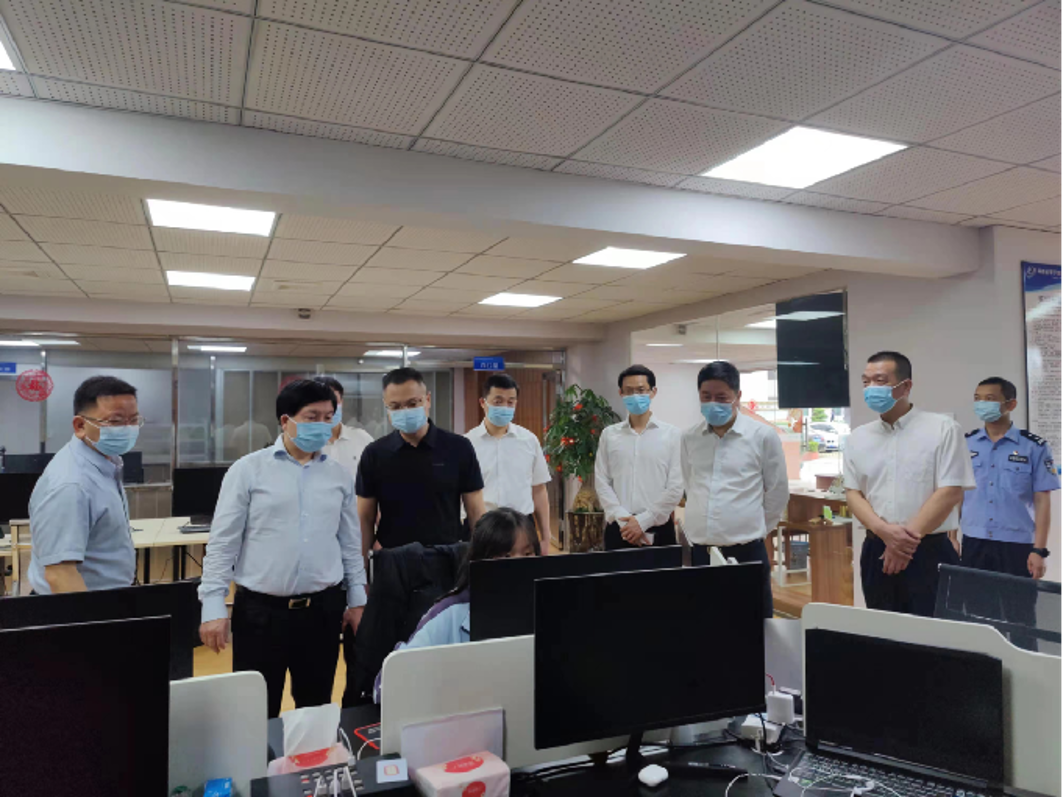 攀宇科技|省公安厅党委委员、副厅长、一级巡视员郑雷声莅临我司视察指导工作(图6)