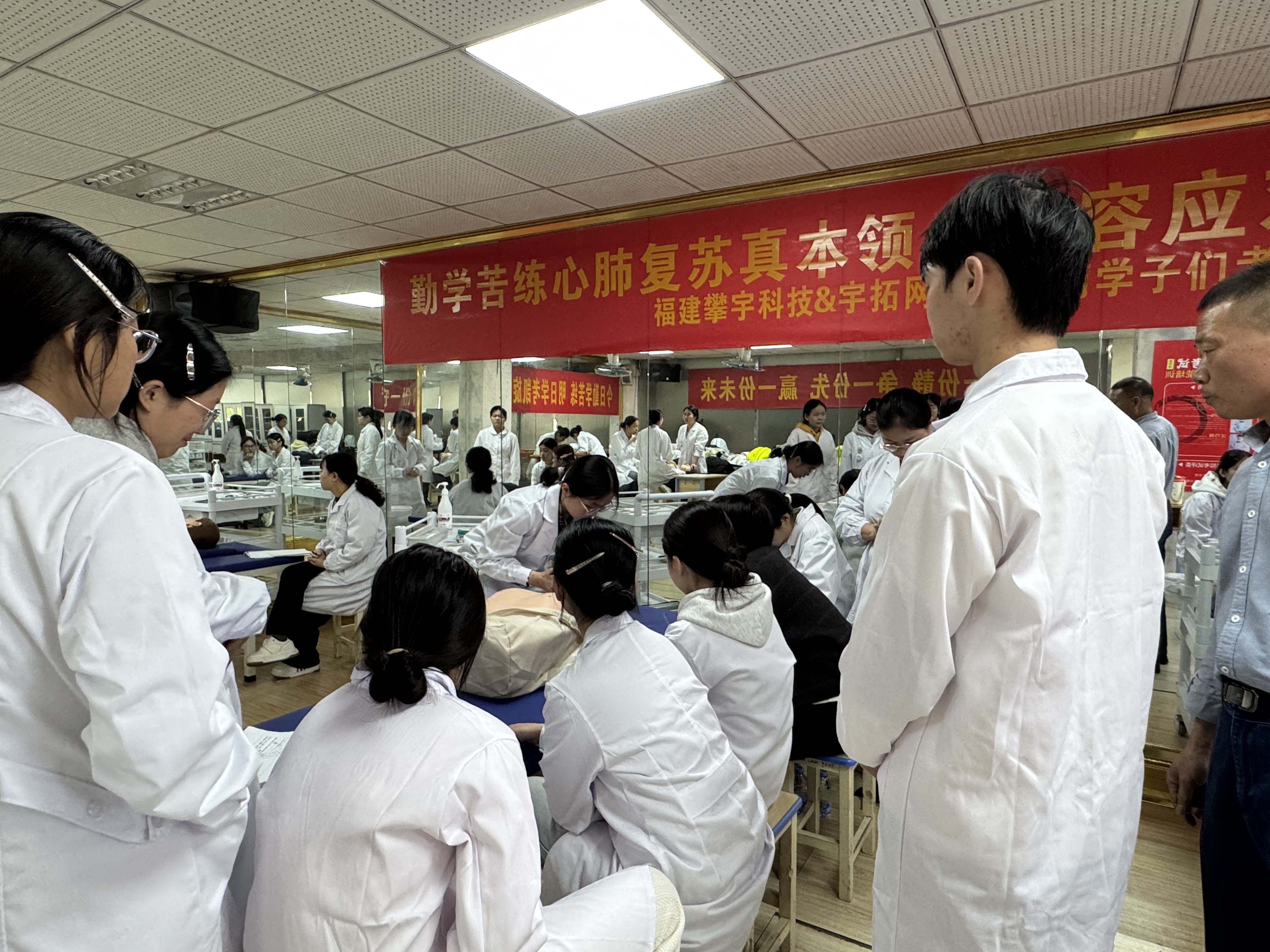 医校企三方聚力,技能筑梦向未来|攀宇(宇拓)科技携手安溪华侨职校举办2026届高职分类考试(医药类)专业技能培训班开班仪式(图7) 医校企三方聚力,技能筑梦向未来|攀宇(宇拓)科技携手安溪华侨职校举办2026届高职分类考试(医药类)专业技能培训班开班仪式(图7)
