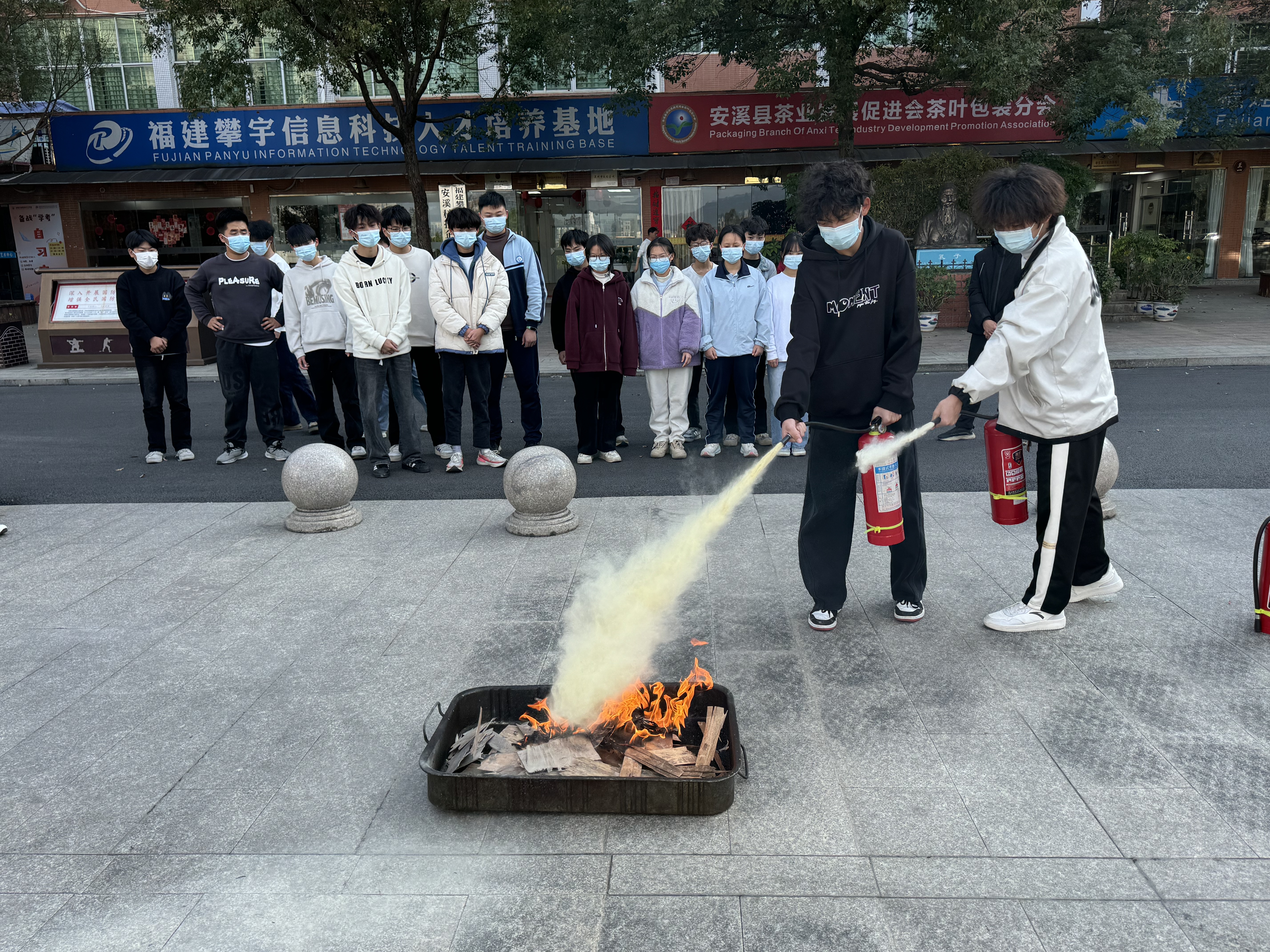 攀宇(宇拓)科技|我司在安溪华侨职校人才培养基地开展消防安全实操演练(图20) 攀宇(宇拓)科技|我司在安溪华侨职校人才培养基地开展消防安全实操演练(图20)