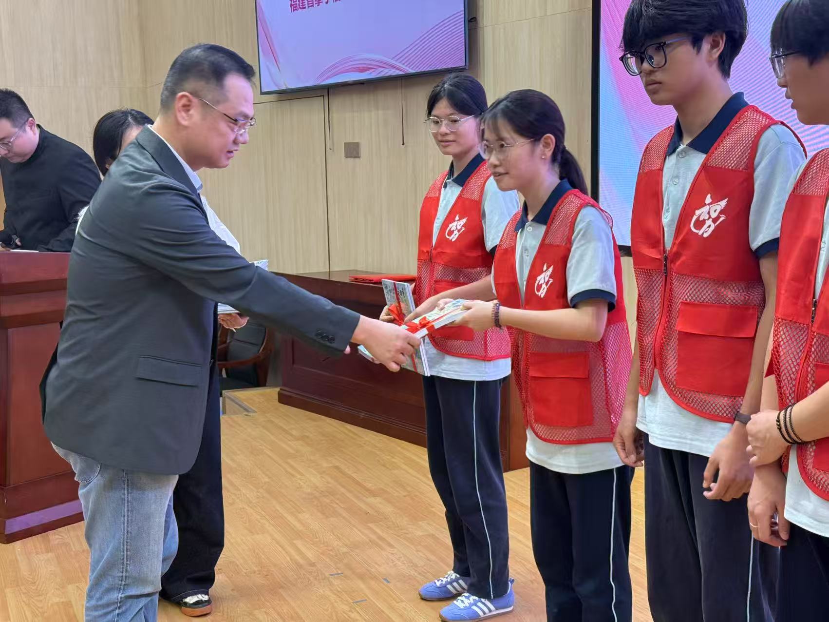 《知识就是力量》|我司和安溪华侨职校成功承办‘全国青少年科普阅读行动’走进安溪暨《知识就是力量》科普阅读实践教育基地启动仪式”(图11) 《知识就是力量》|我司和安溪华侨职校成功承办‘全国青少年科普阅读行动’走进安溪暨《知识就是力量》科普阅读实践教育基地启动仪式”(图11)